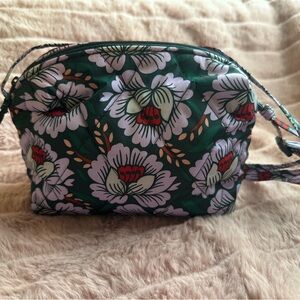 Vera Bradley Quilted Nylon Camera Bag Crossbody Purse Green w/ Floral Print NWT